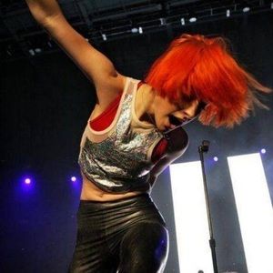 UNIF Plur Crop worn by Hayley Williams